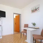 Suzi 3*