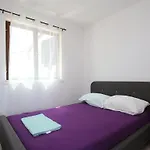 Suzi 3*