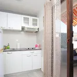 Suzi 3*