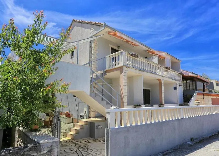 Guest house Suzi 3*